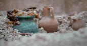 Pichet et vase découverts dans la maison au jardin à Pompéi