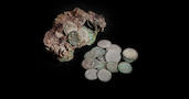 Pièces en bronze et en argent découverts à Pompéi