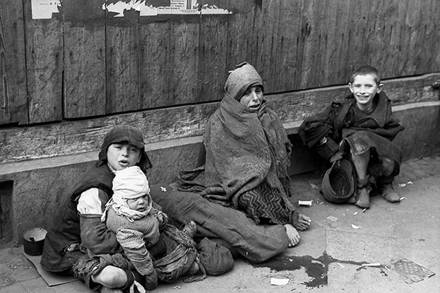Photographie d'enfants dans le ghetto de Varsovie