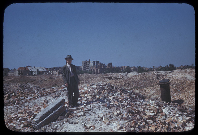 Vue des ruines du ghetto de Varsovie en 1947